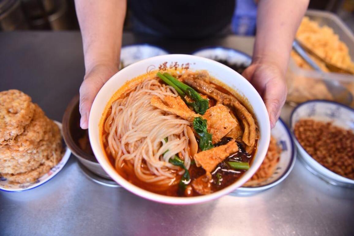 EnchantingGuangxi | Liuzhou Luosifen: Local street food goes global