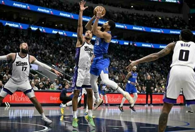 DeMar DeRozan carries Kings to overtime win against Mavs