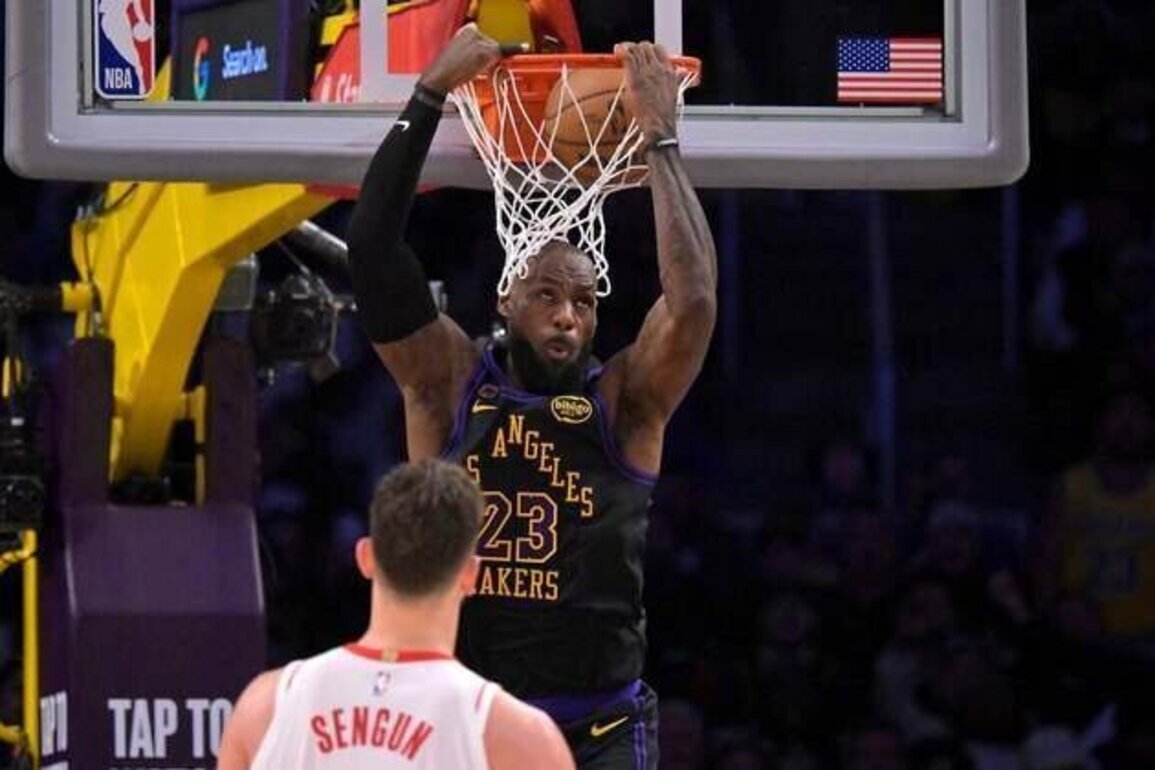 Short-handed Lakers show grit in leading series vs. Rockets