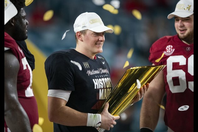 Alabama QB Mac Jones wins Manning Award