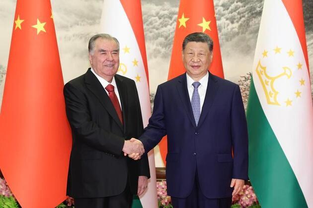 Xi's Album | Xi holds talks with Tajik president