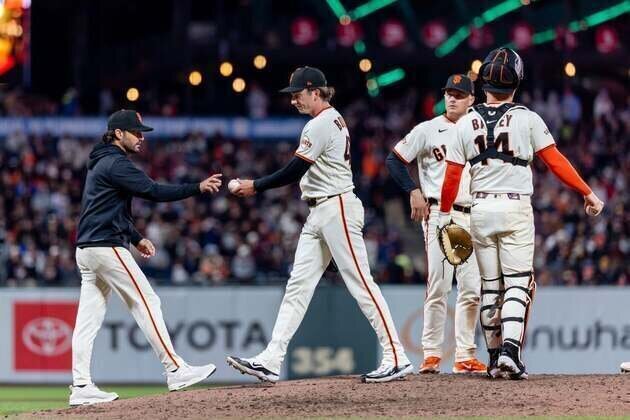 Plagued by bullpen woes, Giants hope veteran Robbie Ray can silence Phillies