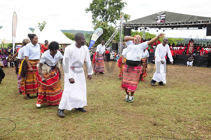   choir entertaining the pilgrims at yando during the celebrations of the late ishopames annington