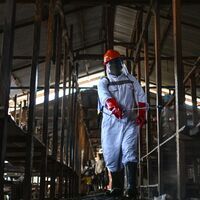 A second Ebola treatment center is set ablaze in eastern Congo, with 18 suspected cases fleeing