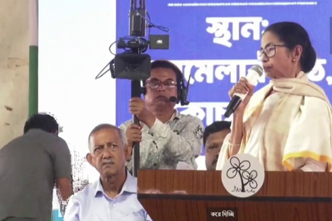 "We don't need any help from Centre, running all schemes ourselves": Mamata Banerjee