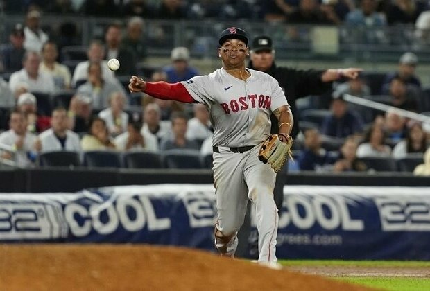 Red Sox 3B Rafael Devers says he won't move from position