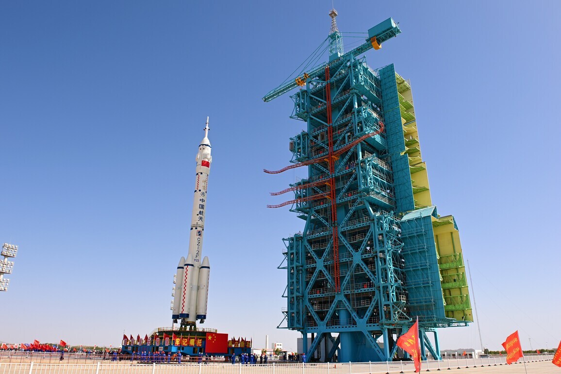 Photo Flash | China prepares to launch Shenzhou-23 crewed spaceship