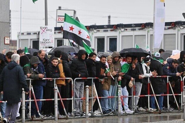 Germany considering paying Syrians $9,300 to return home  media