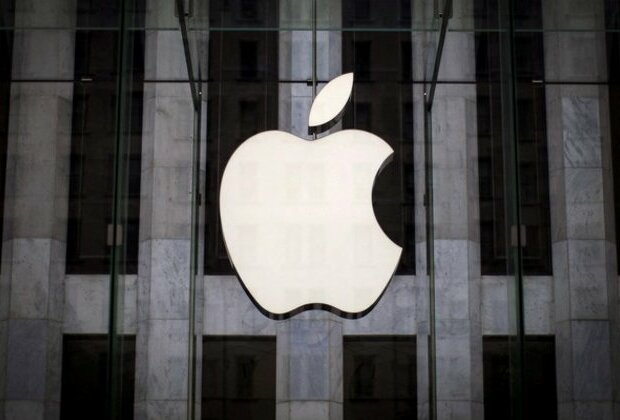 US sues tech giant Apple for "monopolising" smartphone market