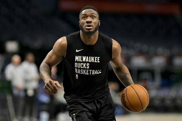 Bucks bring back F Thanasis Antetokounmpo