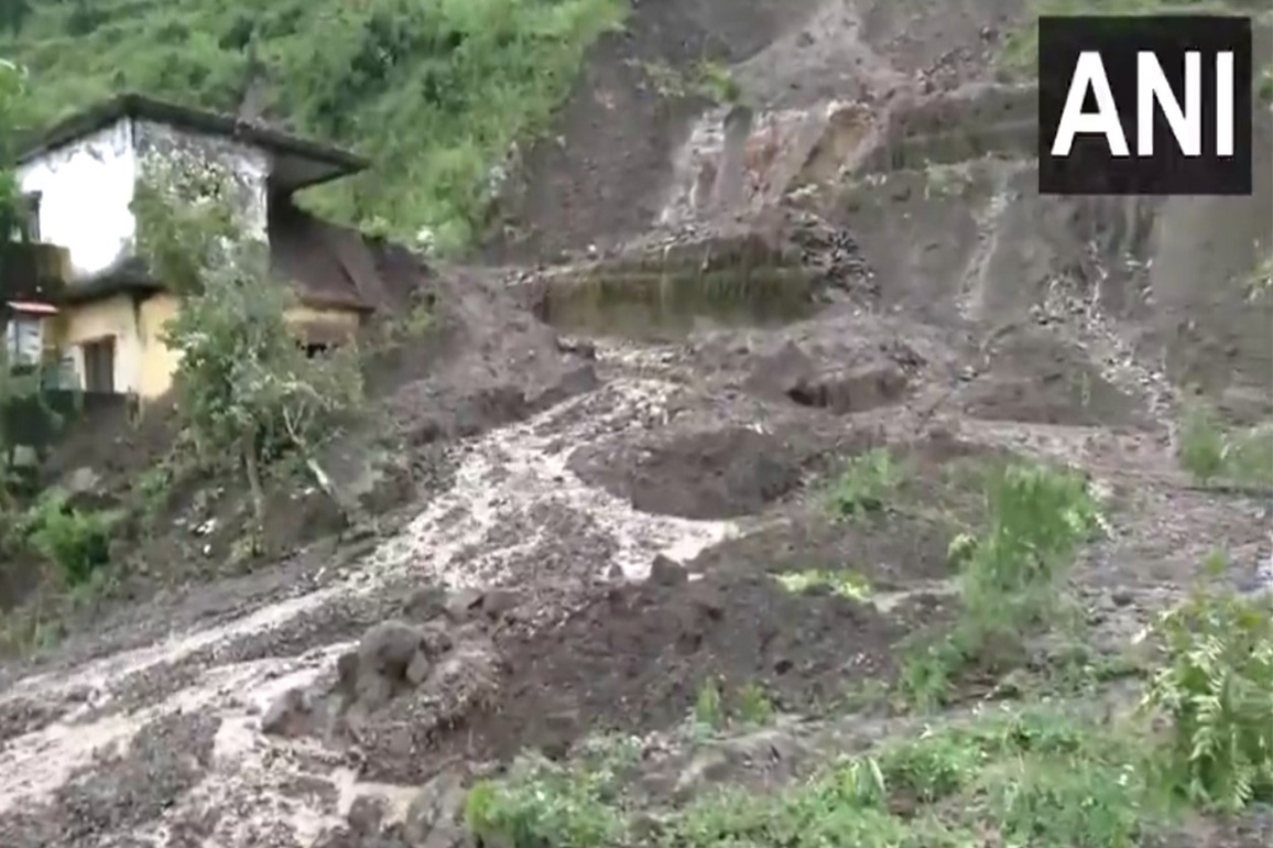 U'khand: 3 persons trapped under debris after heavy flooding in Dehradun's Sahastradhara