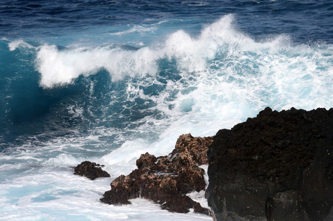 Update- High surf advisory cancelled for the south shores of Hawaii Island today