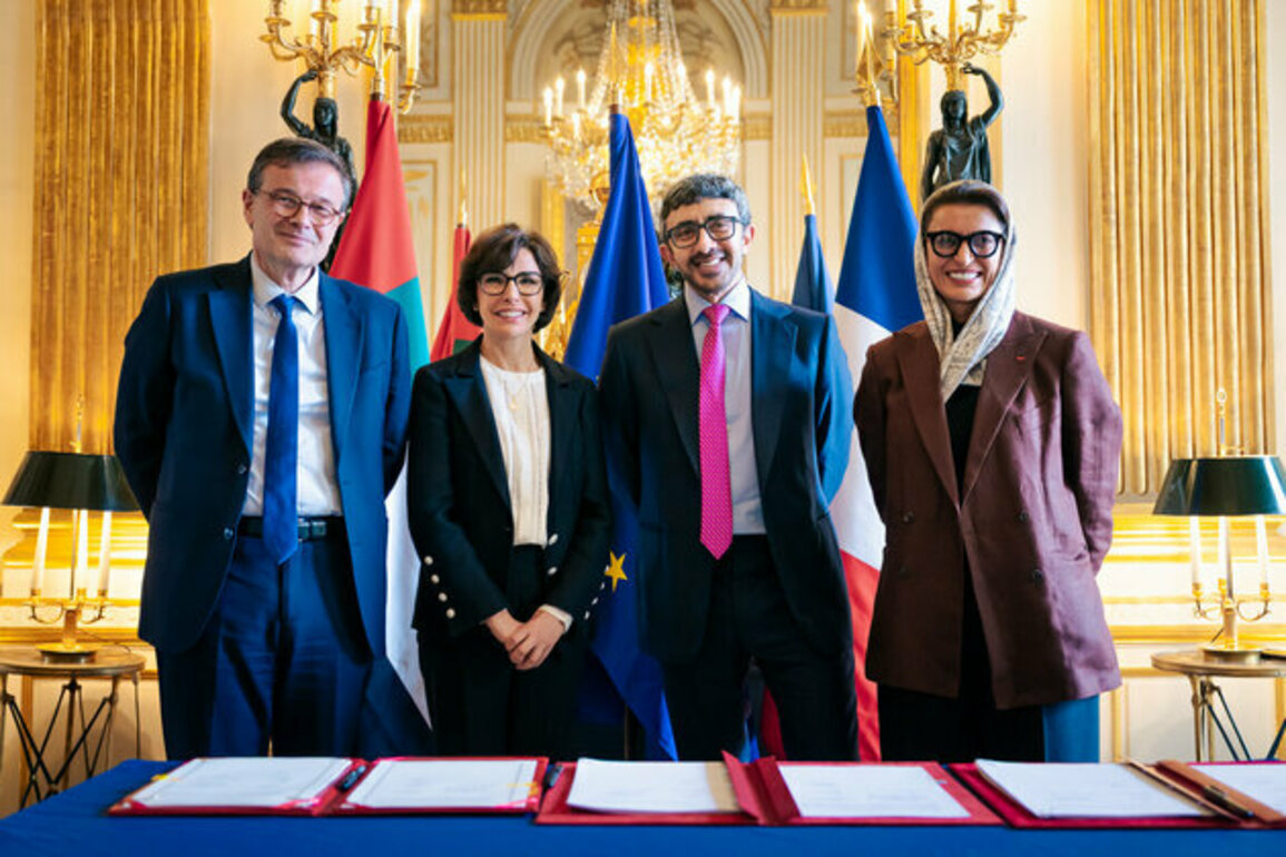 Abdullah bin Zayed meets French Minister of Culture; witnesses signing of MoU between two countries
