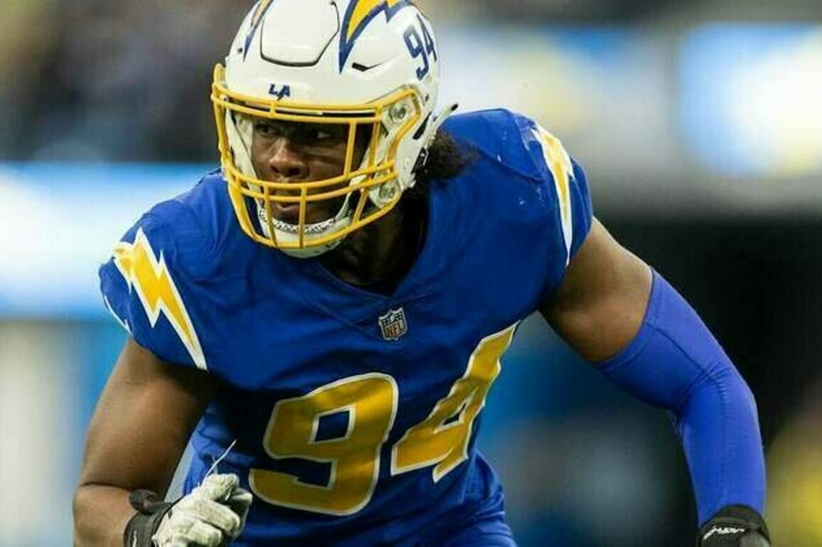 New Orleans Saints agree to terms with DE Chris Rumph II