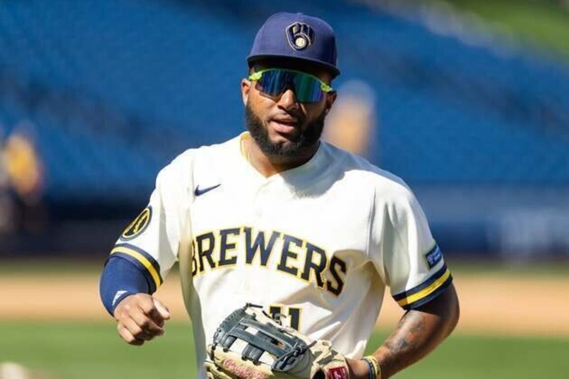 Brewers put OF Jackson Chourio (fractured hand) on 10-day IL