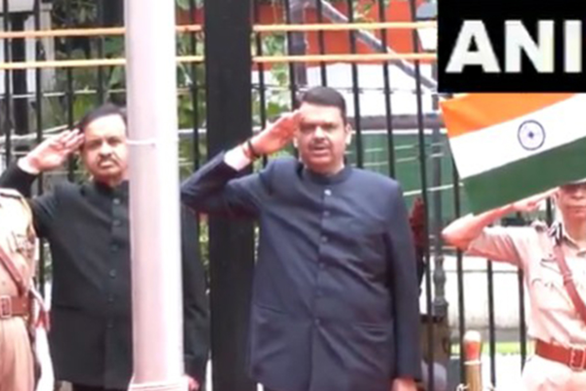 Maharashtra CM Fadnavis hoists tricolour flag, attends hoisting ceremony of Bombay High Court on the occasion of Indian Independence Day