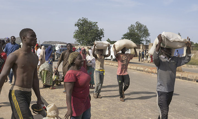 Looting sweeps Nigeria as authorities struggle with unrest Looting sweeps Nigeria as authorities struggle with unrest