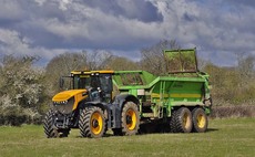 UK farmers consider livestock manures as an alternative to traditional springtime fertiliser