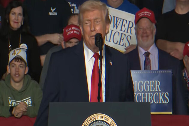 Trump repeats 'rigged election' claim at Iowa rally ahead of US midterms
