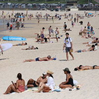 Several people feared dead after gunfire erupts at Bondi Beach during Hanukkah gathering