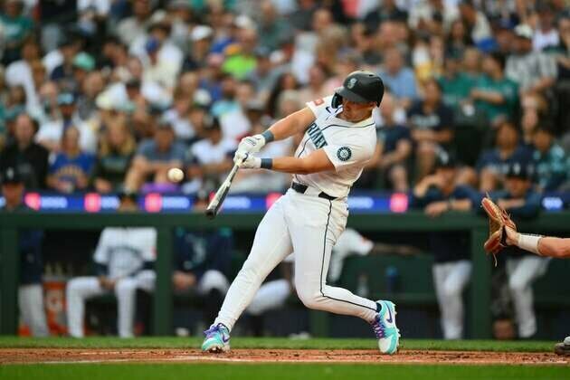 Mariners finish sweep of White Sox with 11th-inning walk-off