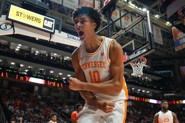 Ranked again, No. 25 Tennessee faces road-tested Ole Miss