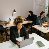 From tech to retail, Americans increasingly turn to AI at work