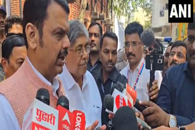 Maharashtra CM visits Chapekar Bandhu Memorial in Pune