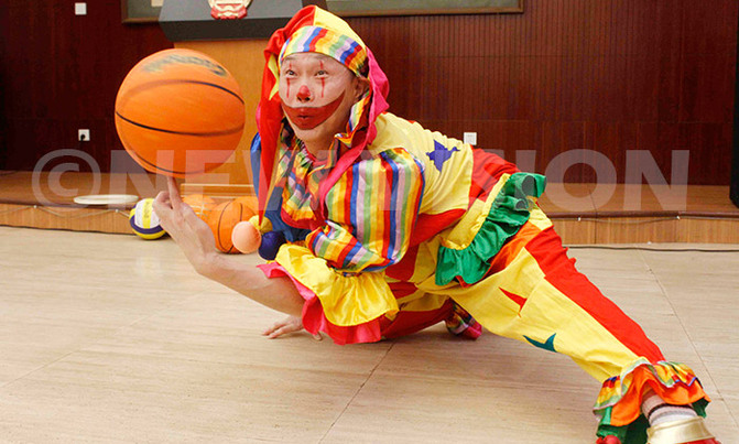 China's award-winning acrobats thrill Ugandans China's award-winning acrobats thrill Ugandans 