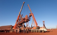 Lifting of the new bucket wheel underway