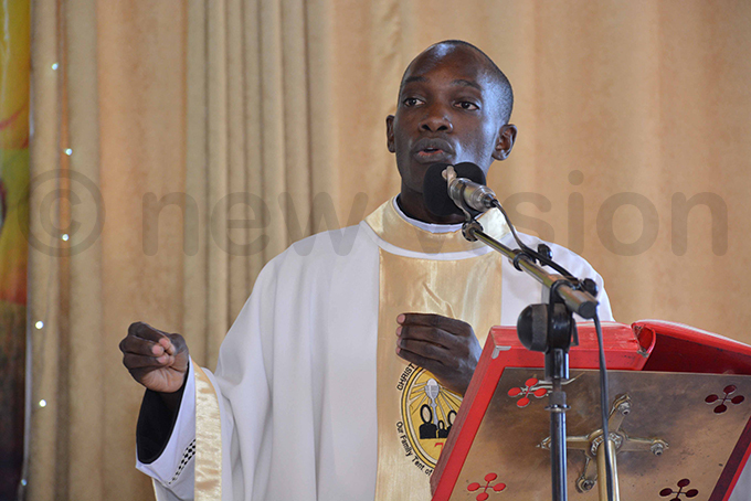 r sembatya ohn osco delivered the 10am homily of hope and belief hoto by imothy urungi