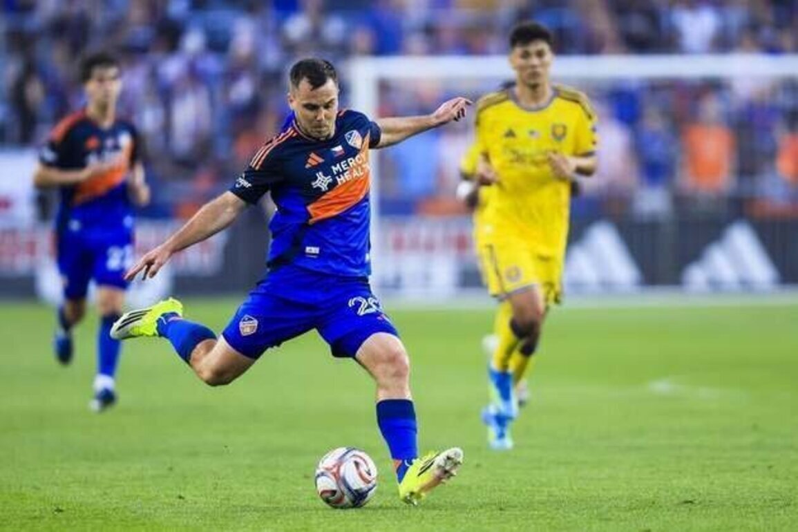 Evander has hand in 5 goals as FC Cincinnati hammers Orlando City