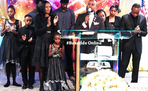 Omutume Dr. David Kunobwa ng'ayogera mu kusaba Omutume Dr. David Kunobwa ng'ayogera mu kusaba