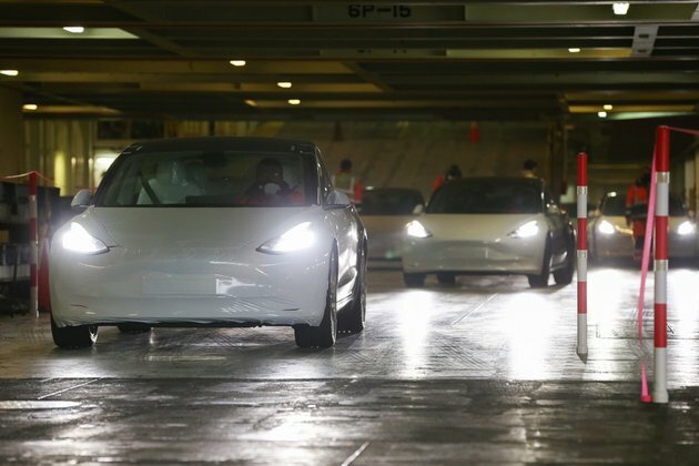 First shipment of China-made Tesla sedans reaches Europe