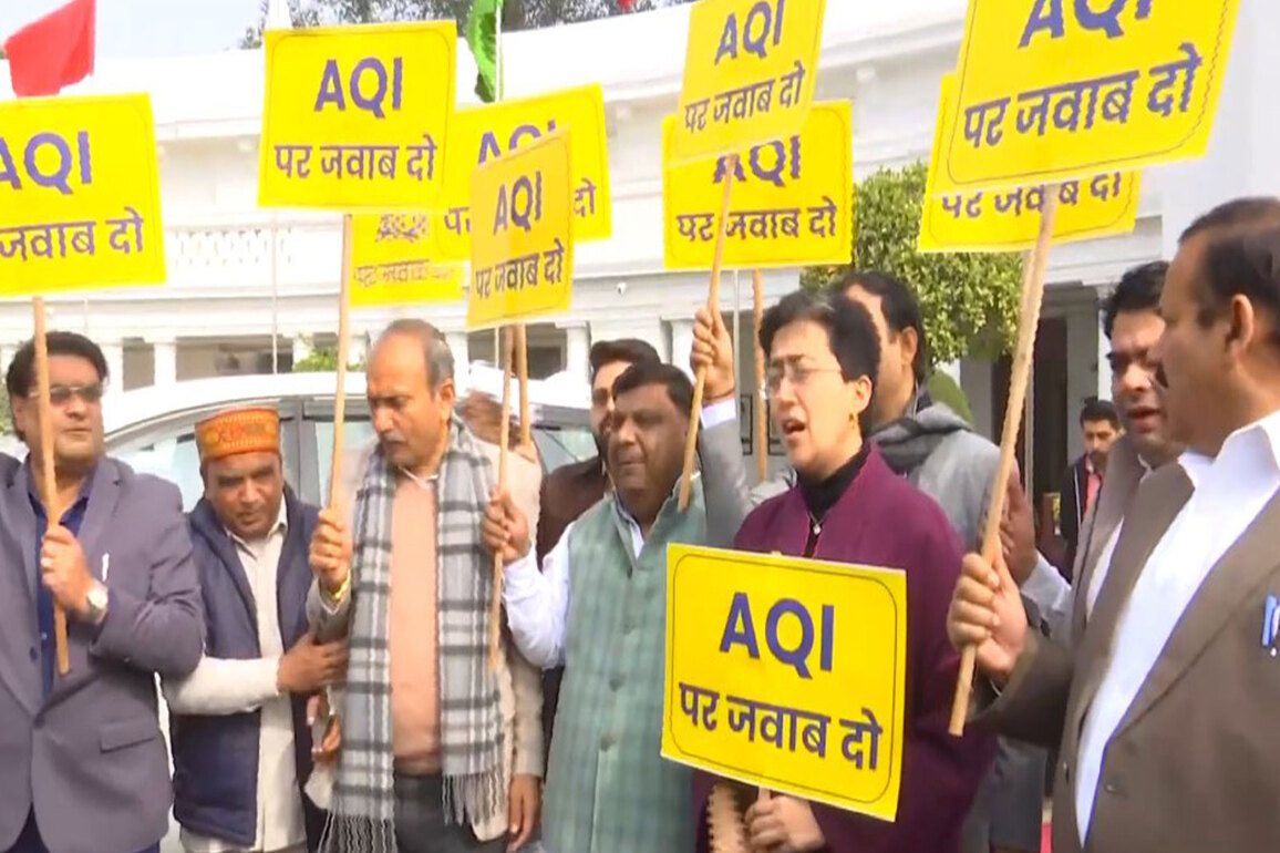 "BJP running away from issue of pollution": AAP stages protest in Delhi Assembly over rising AQI