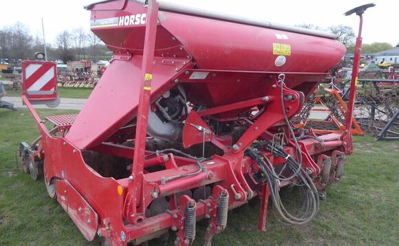 Machinery delays boost second hand market