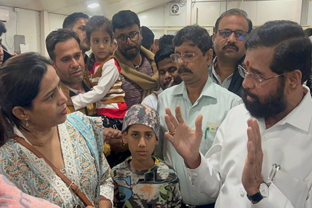 J-K: Dy CM Shinde meets stranded tourists from Maharashtra; assures safe return of all