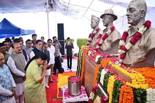 Delhi CM Rekha Gupta unveils statue of Bhagat Singh