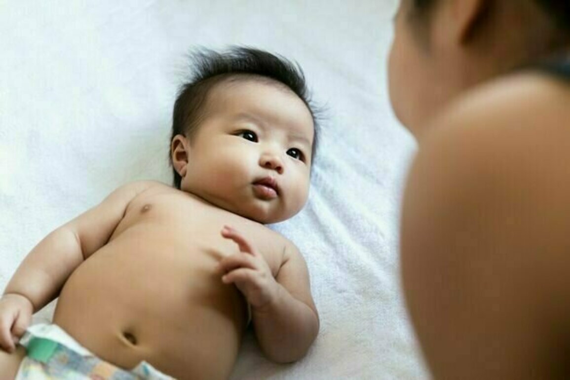 Is there a right way to talk to your baby? A baby brain expert explains 'parentese'