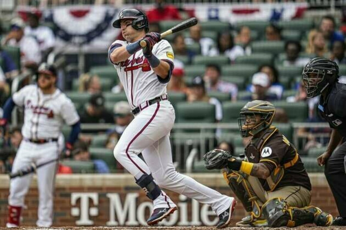 Jake Cronenworth's blast helps Padres sink Braves