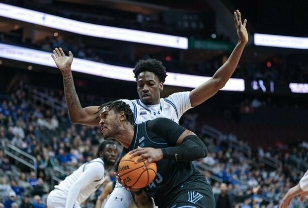 Eric Dixon leads Villanova's rally past Seton Hall