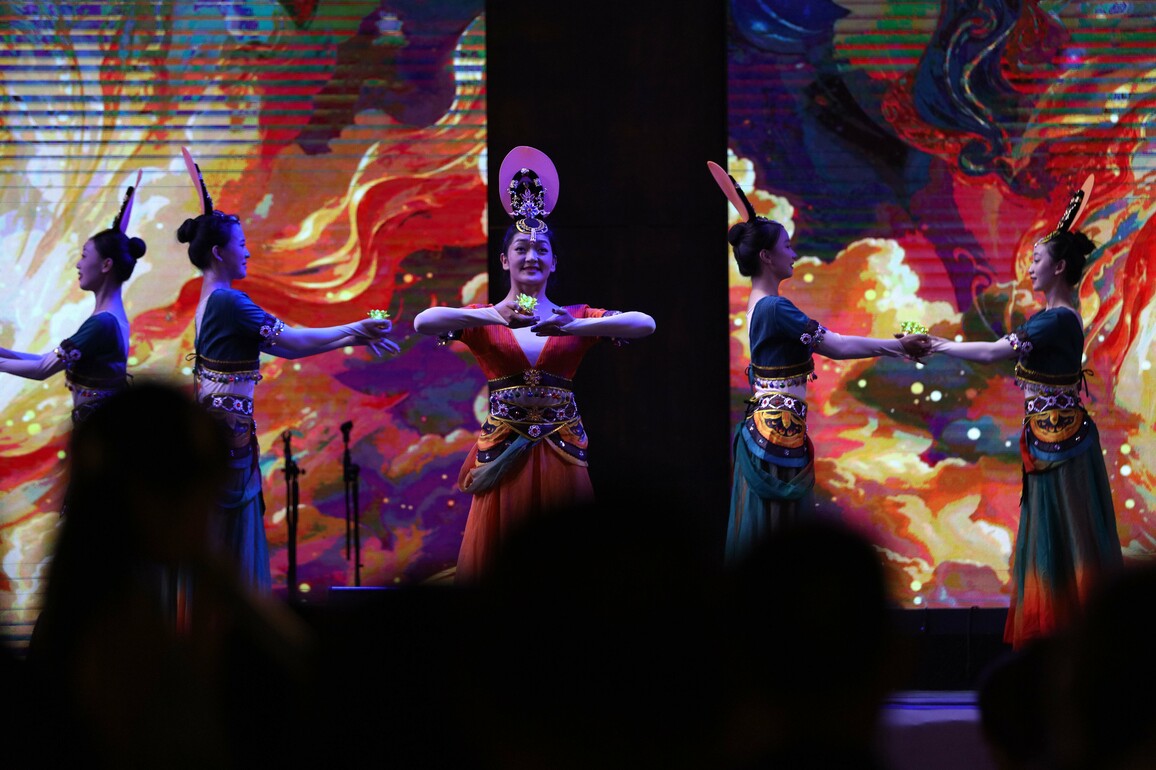 JORDAN-JERASH-FESTIVAL-COLORFUL CHINA-PERFORMANCE