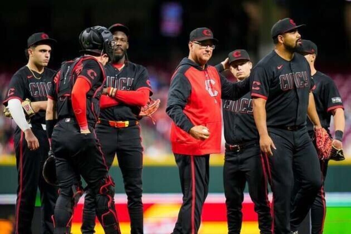 Facing Astros, Reds desperate to snap losing streak and silence boos