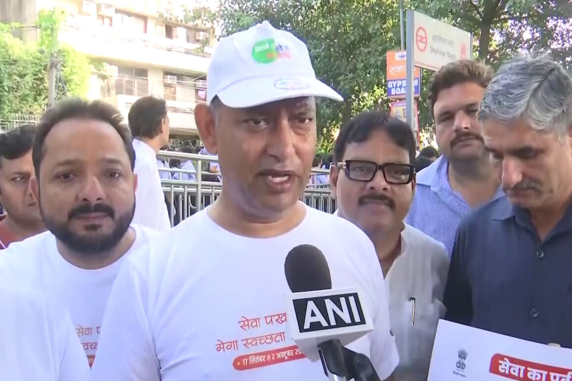 Action can be taken against those putting up posters, says Delhi Minister