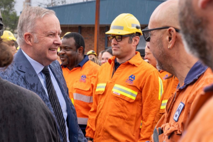 Albanese tells Tomago workers “we’ve got your back” as federal energy-support talks intensify.