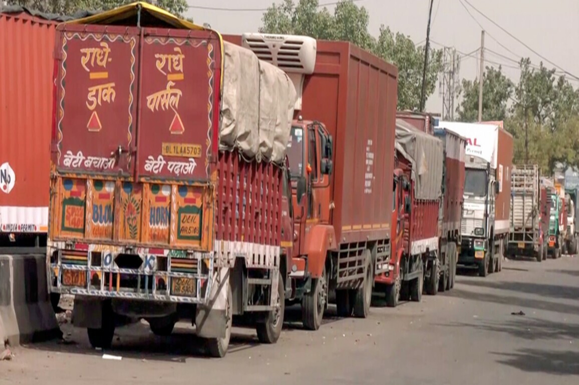 Cabinet approves Rs. 9,585 cr scheme to replace old trucks, buses in Delhi-NCR to curb air pollution