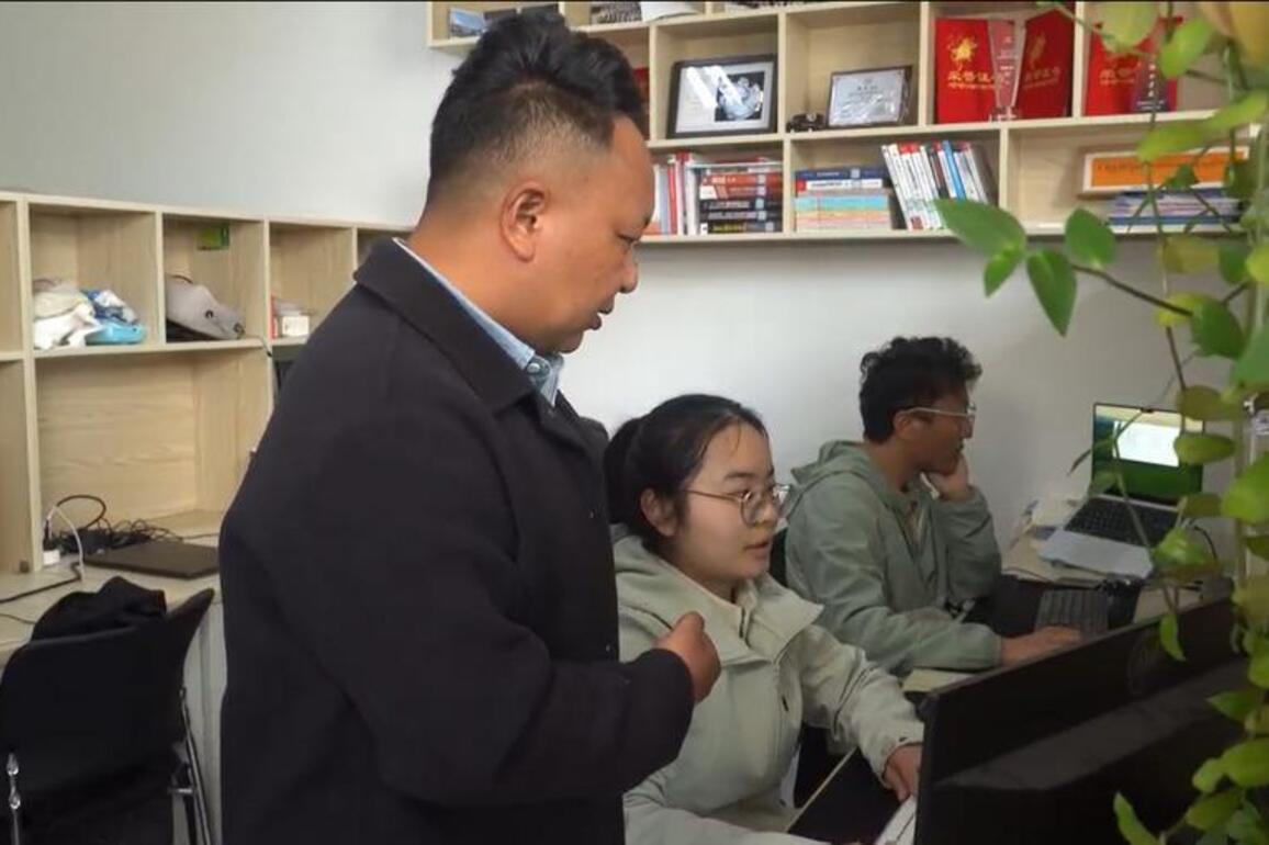 Information engineer preserving Tibetan language in digital era