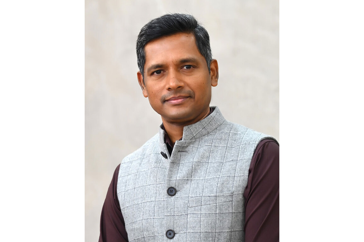 Controversy over appointment of Keralam CEO Rathan Kelkar as CM's Secy, BJP slams Rahul Gandhi