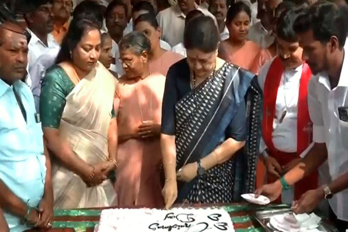 Chennai: Former AIADMK leader Sasikala offers prayer at church, celebrates Christmas with elderly