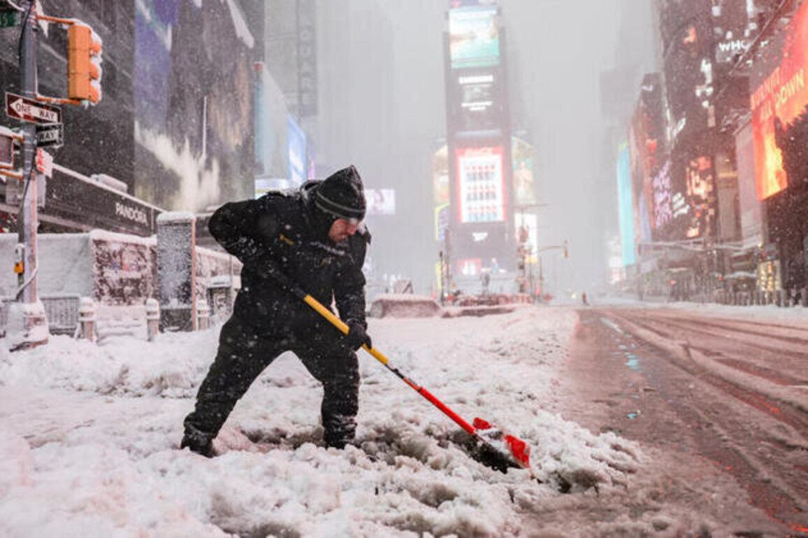 Historic noreaster paralyses US Northeast with record snowfall